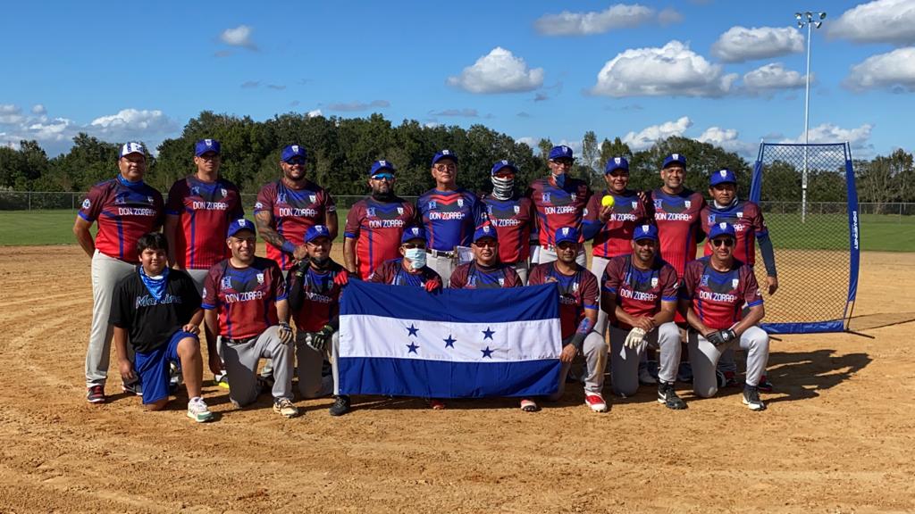 Búfalos pasó a la historia al ganar su primer juego en Mundial de Slowpitch