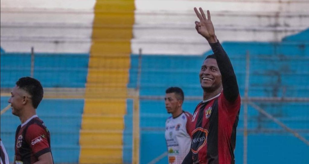 Vídeo: Carlo Costly marca hat-trick en goleada del Lone