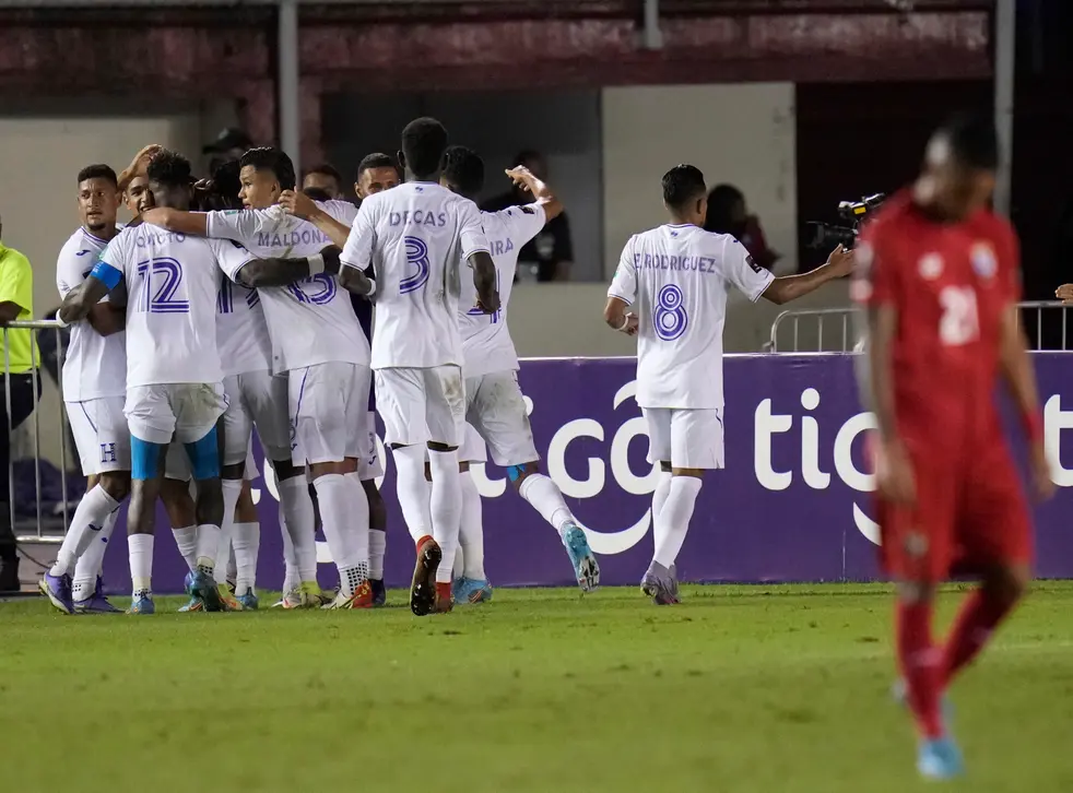 Y la Panamá superior a Honduras (según su prensa) ¿Dónde quedó?