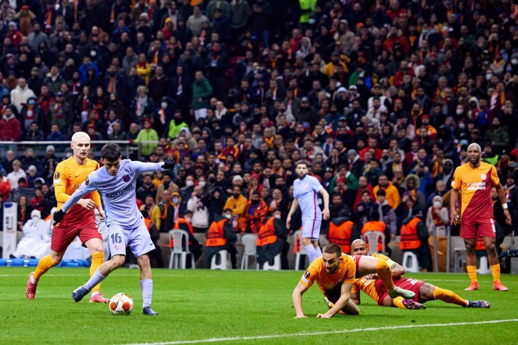 Vídeo: Barcelona remonta al Galatasaray y sigue vivo en la Europa League