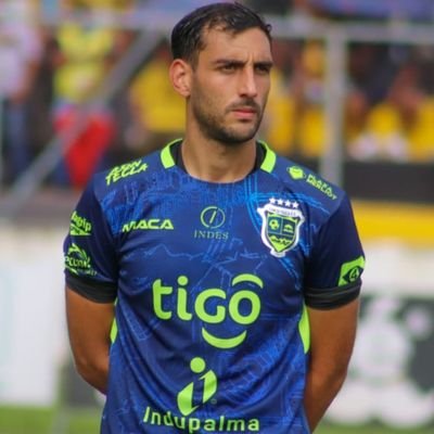 Fabricio Silva es un defensa central uruguayo.