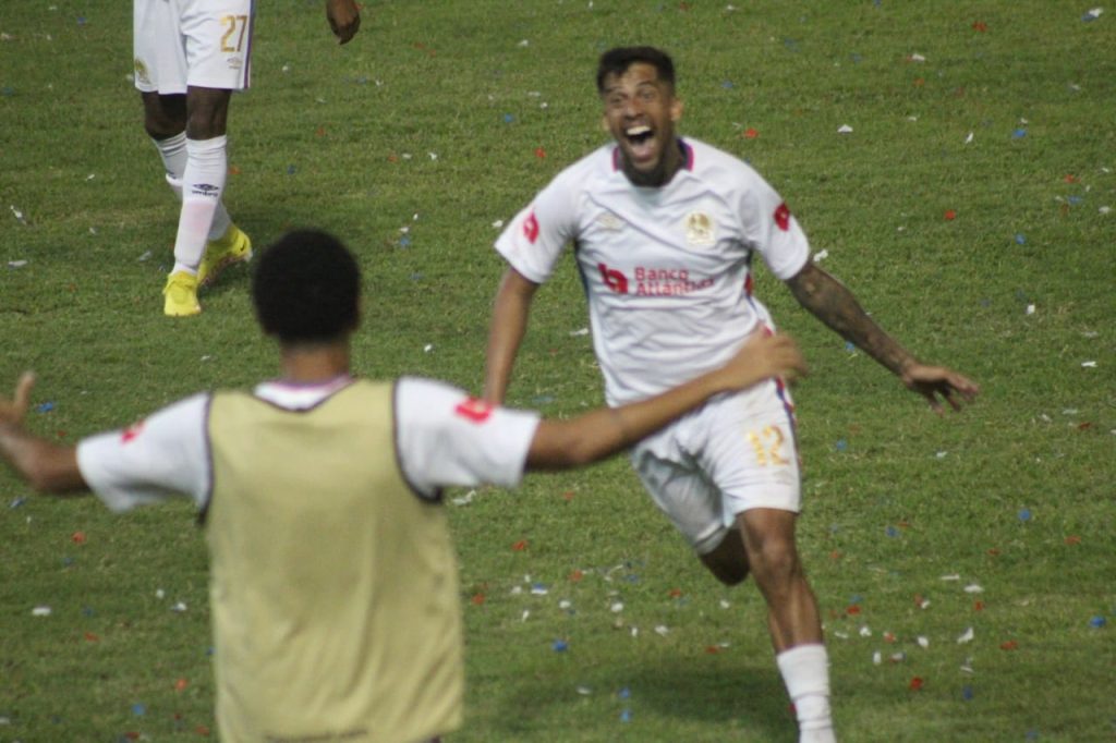 Vídeo: Olimpia golea a Motagua y le quita la cima del torneo