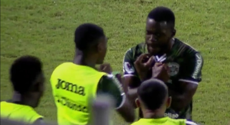 Vídeo: Clayvin Zúniga descuenta para Marathón en serie ante Olimpia