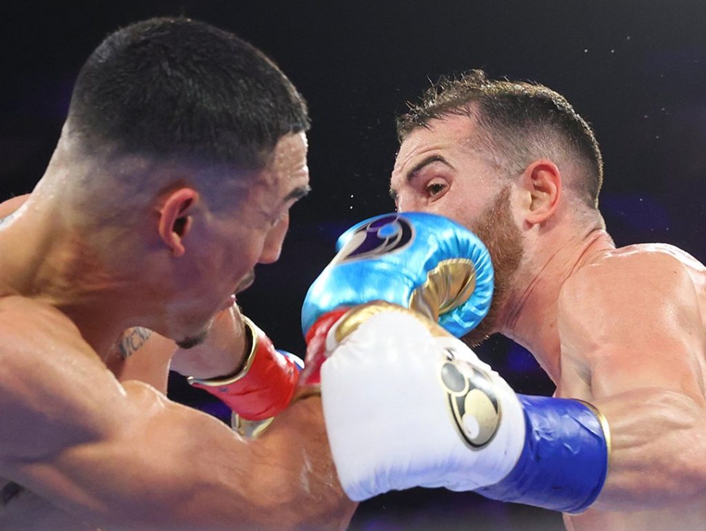 VIDEO: Teófimo López vence a un correlón Sandor Martín