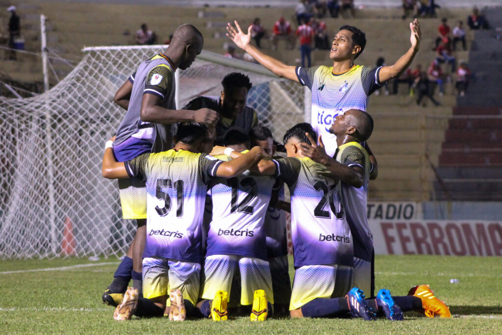 Honduras de El Progreso consigue tres puntos ante el Vida