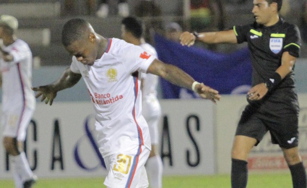 Olimpia derrota al CDS Vida y recupera el liderato del Clausura
