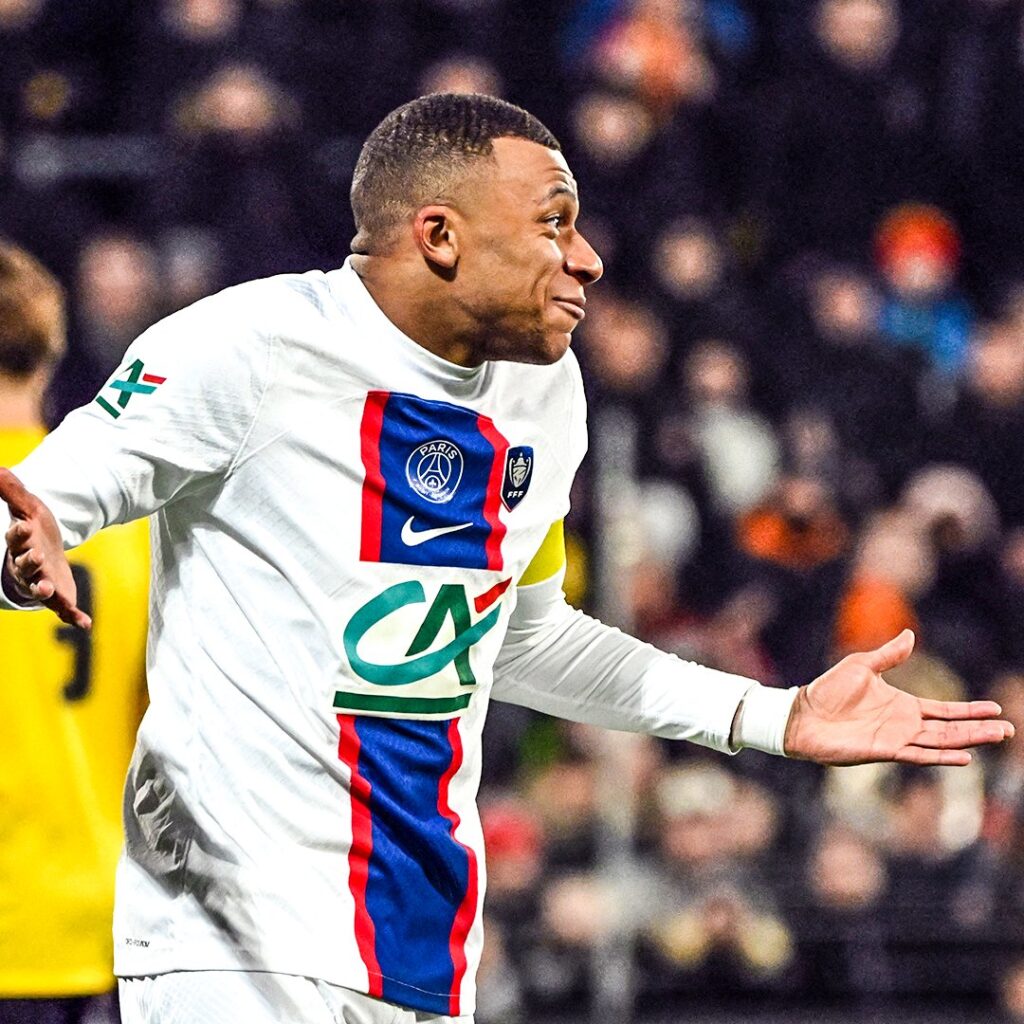 Mbappé con 'repóker' encamina a PSG a los octavos de la Copa de Francia