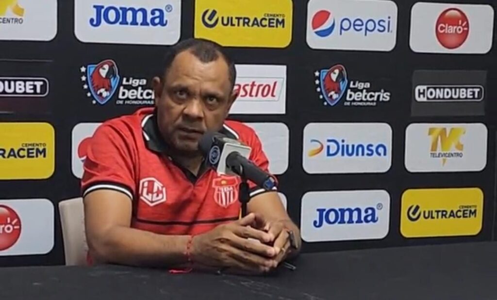 Lo último: Raúl Cáceres renuncia al banquillo del Vida por problemas