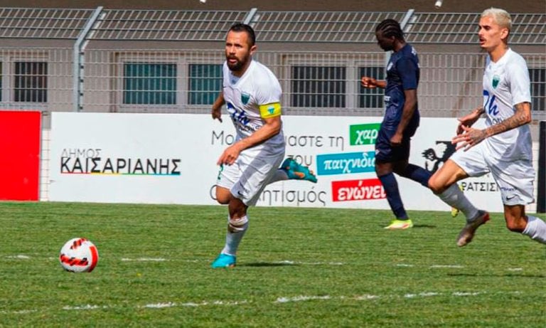 Alfredo Mejía con su equipo Levadiakos