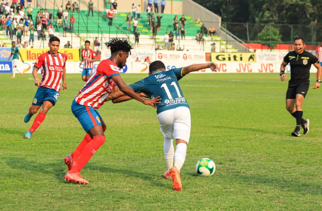 Vídeo Olimpia saca un empate de oro ante Marathón