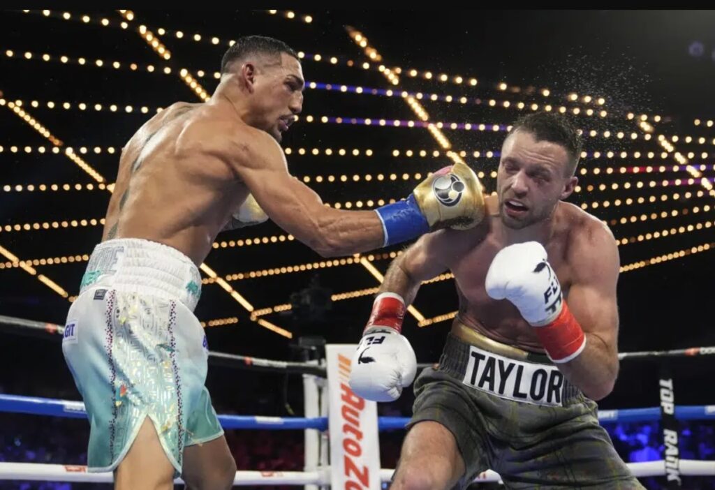 Teófimo López, lección de boxeo a Taylor y quita invicto y cinturón