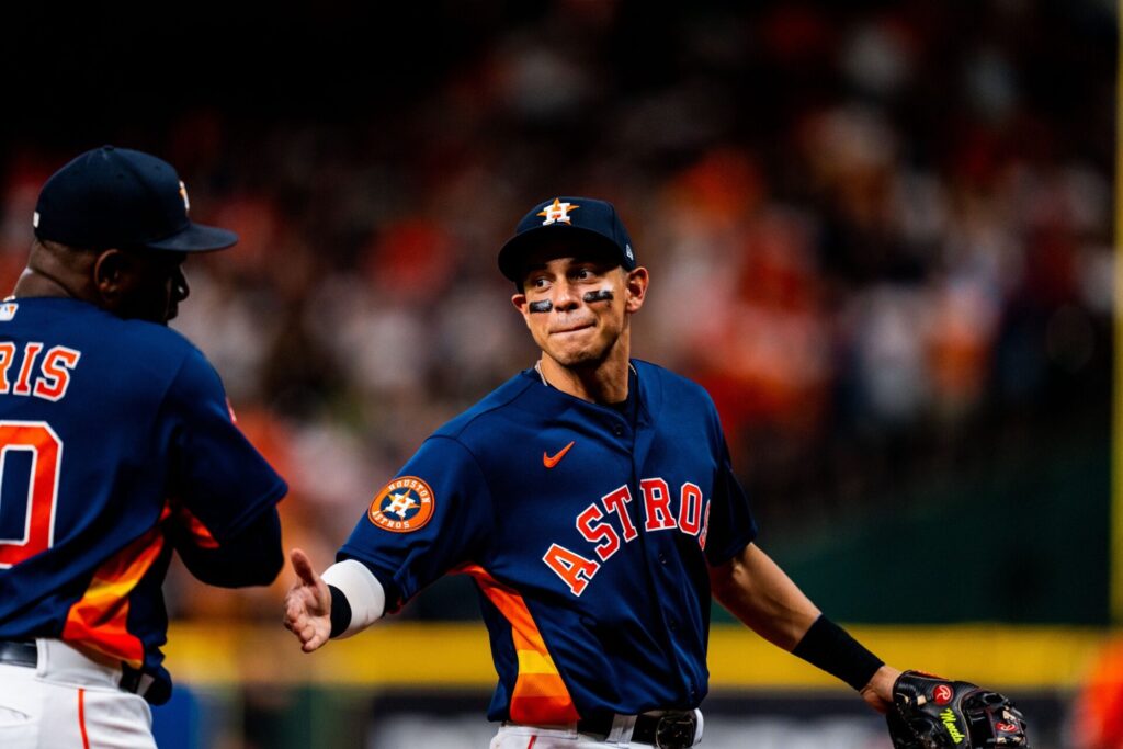 Astros sufren para vencer a los Marineros de Seattle
