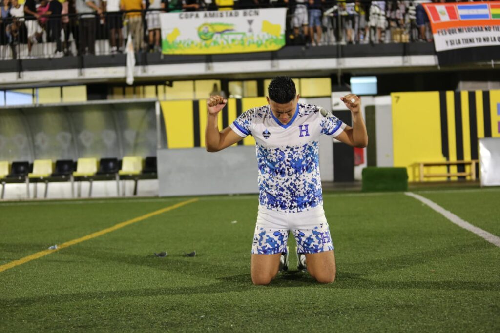 Alejandro Hernández, un killer que se pasea por la canchas catalanas