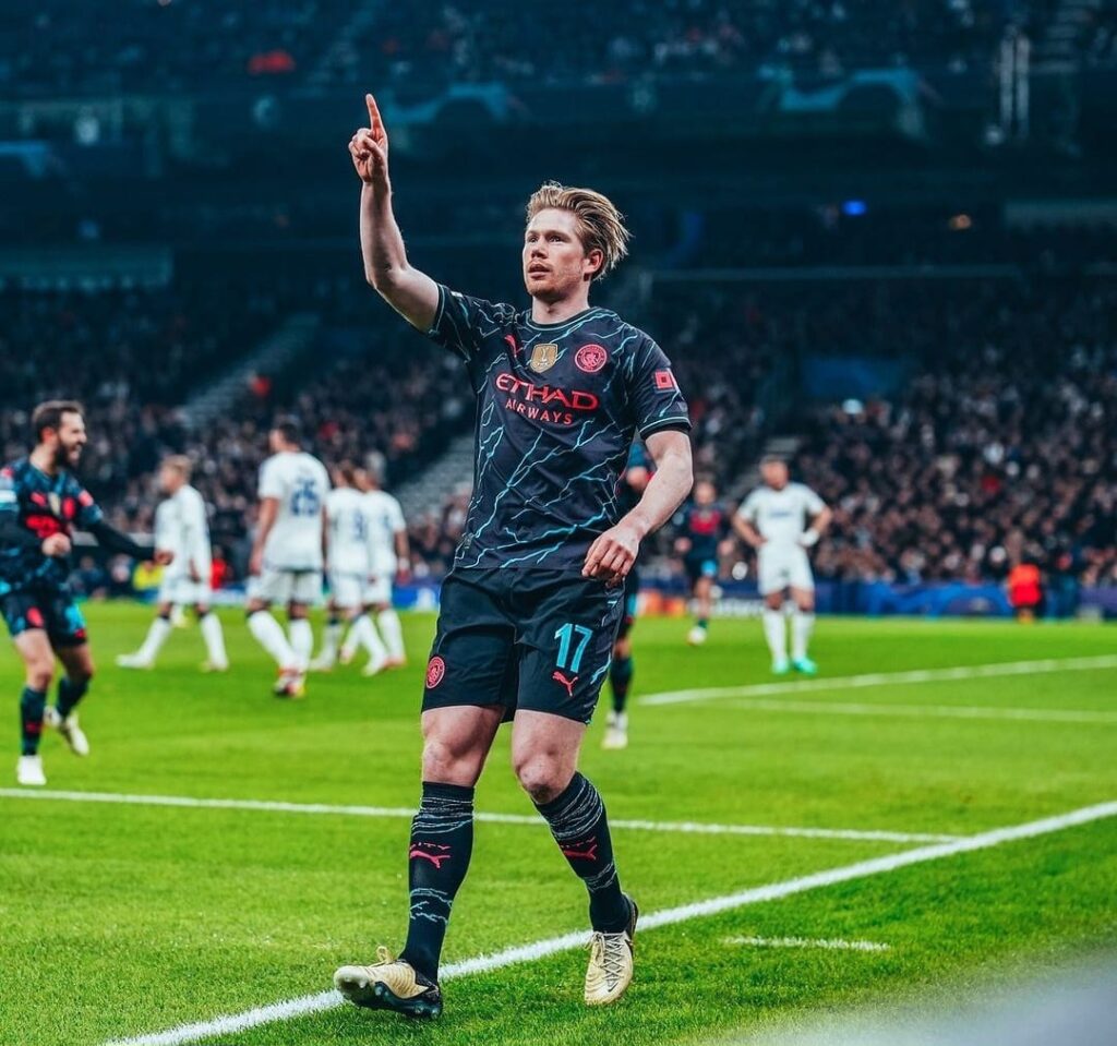 Kevin de Bruyne celebrando su gol. hoy en la Champions League. Foto Manchester City