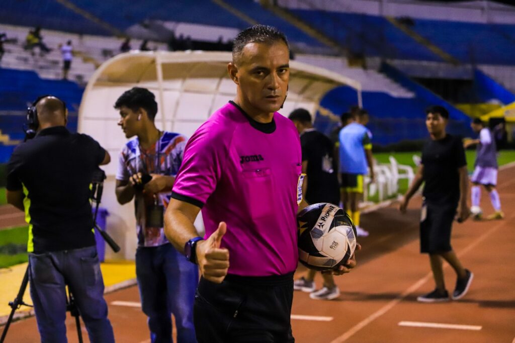 Melvin Matamoros, cuelga el silbato tras la final del Clausura 2024