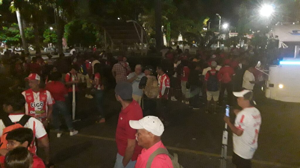 18 buses salen de La Ceiba a apoyar al Rojo mas Amado de Honduras