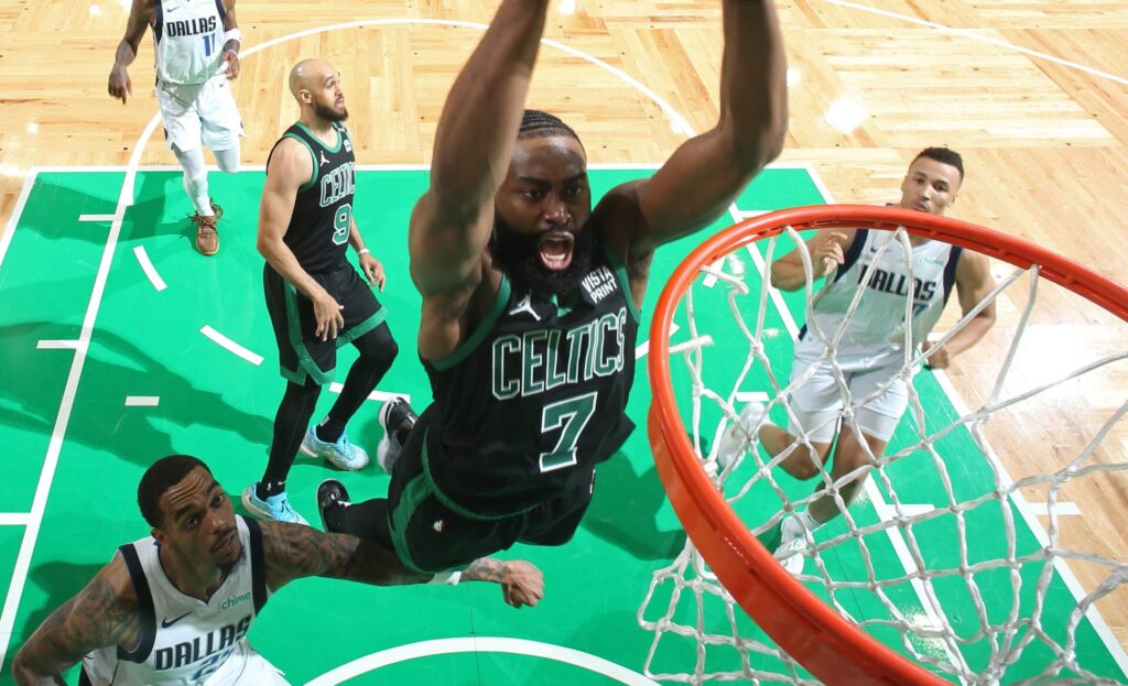 Boston Celtics mas cerca del título tras poner 2-0 las finales de la NBA