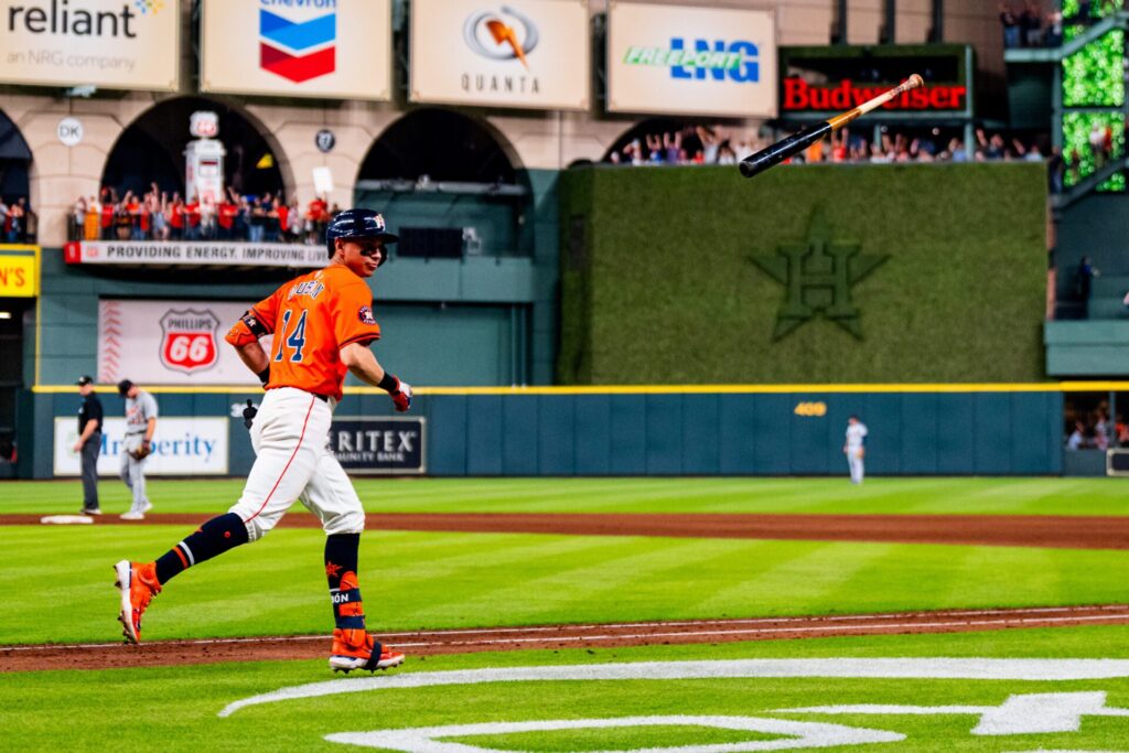 Mauricio Dubón se pone la capa y mete jonrón contra Tigers