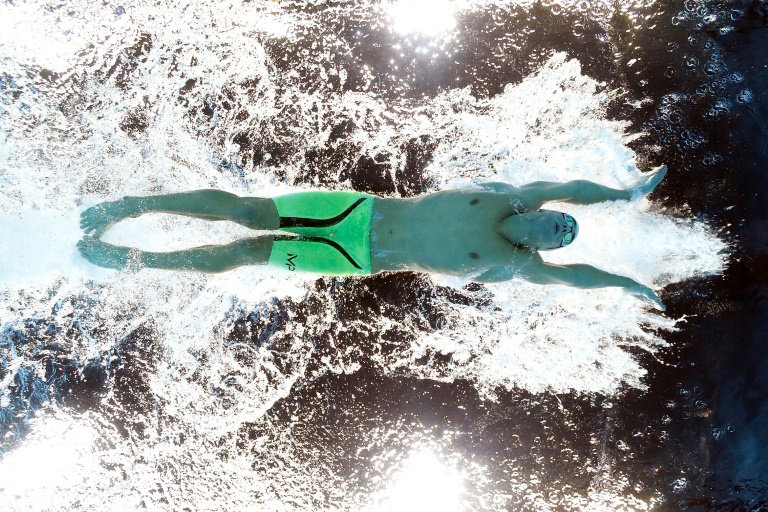 El estadounidense Michael Phelps compite en la serie final de 200m mariposa masculinos durante el cuarto día de pruebas olímpicas de 2016 dek equipo de natación de EEUU, en el CenturyLink Center, el 29 de junio de 2016, en Omaha, Nebraska. / AFP / TOM PENNINGTON