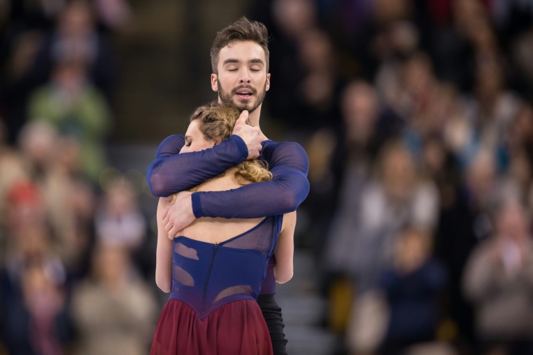 Los franceses Gabriella Papadakis y Guillaume Cizeron, durante su actuación en la competición de danza sobre hielo en el Campeonato Mundial de Patinaje Artístico 2016, el 31 de marzo en Boston / AFP / Geoff Robins