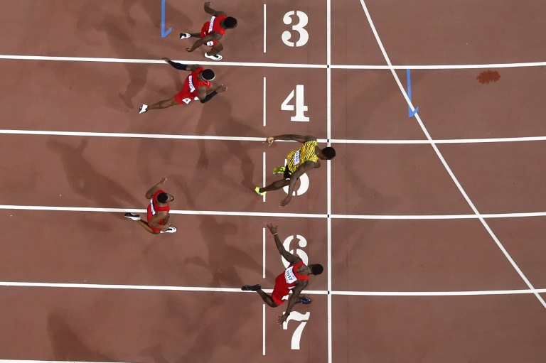 La final de los 100 metros lisos masculinos del Mundial de atletismo en Pekín muestra de arriba a abajo a Justin Gatlin, Tyson Gay y el jamaicano Usain Bolt ganando, Mike Rodgers y Trayvon Bromell, el 23 de agosto de 2015 / AFP / Antonin Tuillier