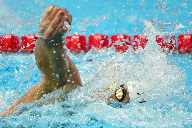 Un nadador chino compite en las series preliminares masculinas de estilo libre, en el mundial de natación en Kazán, Rusia, el 5 de agosto de 2015 / AFP / Christophe Simon