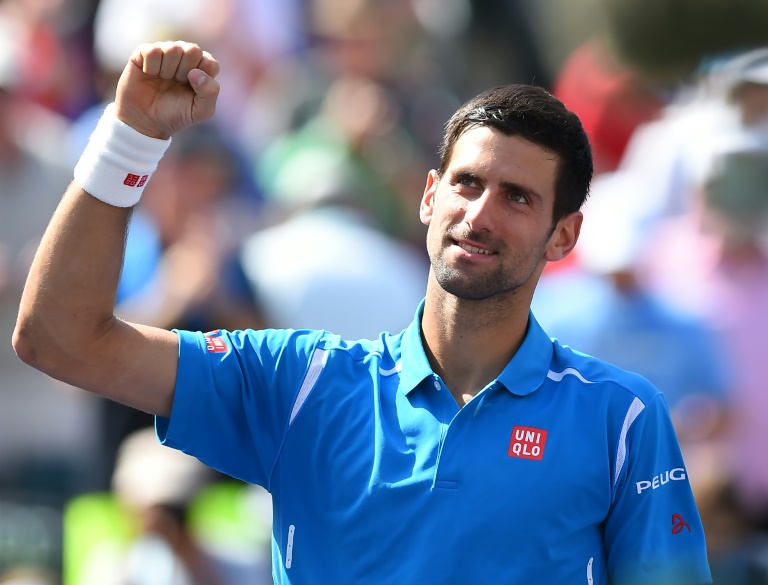 El tenista serbio Novak Djokovic celebra su triunfo en la final de Indian Wells ante el canadiense Milos Raonic, el 20 de marzo de 2016 / AFP / Robyn Beck