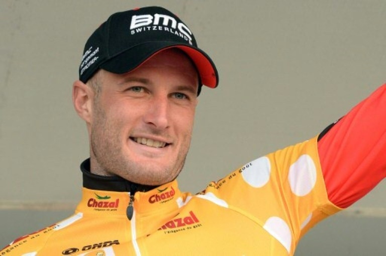 El ciclista británico Stephen Cummings celebra su victoria de etapa en el Tour Mediterráneo, en Saint-Remy-de-Provence, sureste de Francia, el 15 de febrero de 2014 / AFP / Boris Horvat