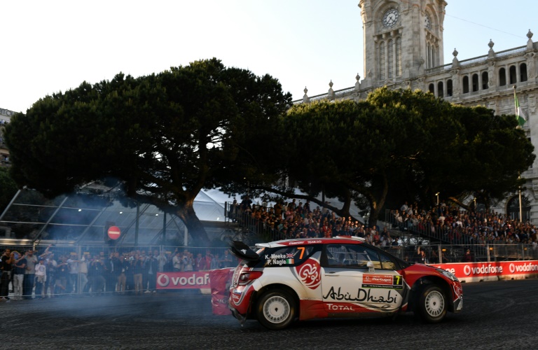 El británico Kris Meeke conduce su Citroen DS3 durante el Rally de Portugal el 20 de mayo de 2016 en Oporto / AFP / FRANCISCO LEONG