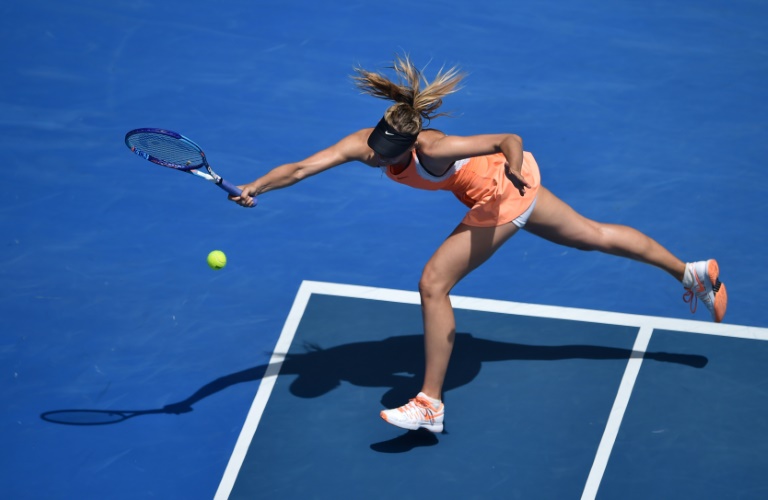 La tenista rusa Maria Sharapova en un partido del Australian Open en Melbourne, el 26 de enero de 2016 / AFP / PETER PARKS