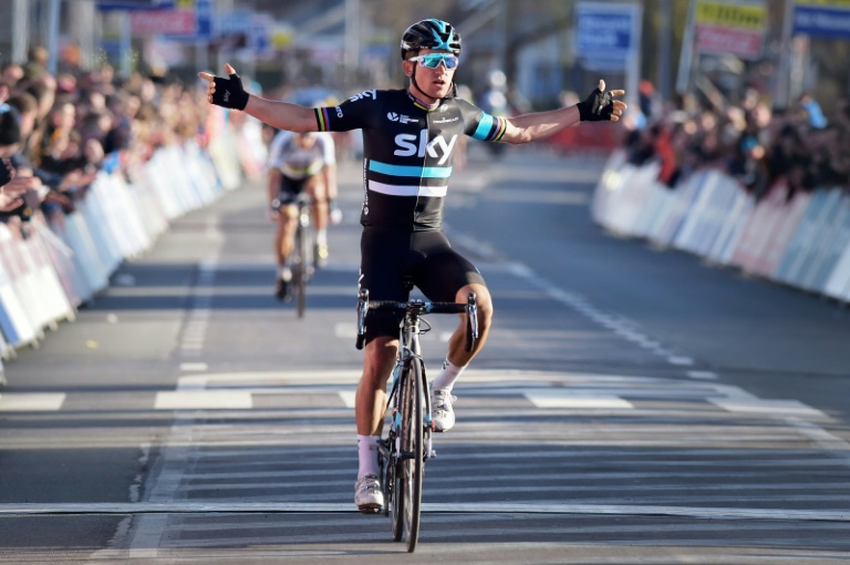 El polaco Michal Kwiatkowski celebra su victoria en el Gran Premio E3 de ciclismo, el 25 de marzo de 2016 en Harelbeke / AFP / DAVID STOCKMAN