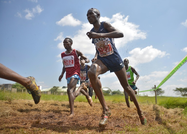 Atletas kenianos compiten el 13 de febrero de 2016 en Nairobi / AFP / STRINGER