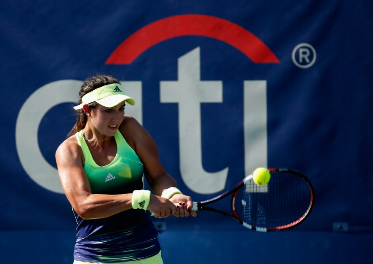 Louisa Chirico golpea una bola de revés durante un partido el 5 de agosto de 2015 en Washington / AFP / Rob Carr
