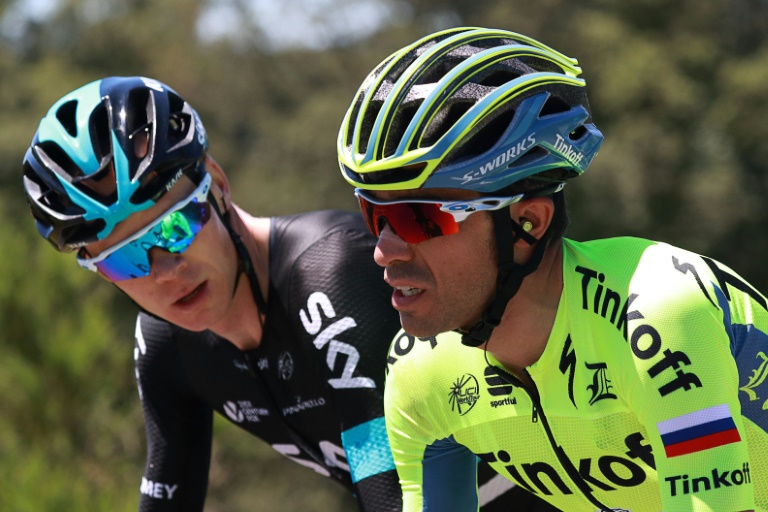 El español Alberto Contador (D) junto al británico Christopher Froome durante el Tour de Francia, el 6 de julio de 2016, entre Le Lioran y Limoges / AFP / Kenzo Tribouillard