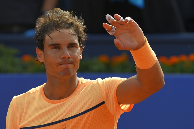 El tenista español Rafael Nadal celebra su victoria sobre su compatriota Marcel Granollers en los dieciseisavos del torneo de Barcelona el 20 de abril de 2016 / AFP / Lluis Gené