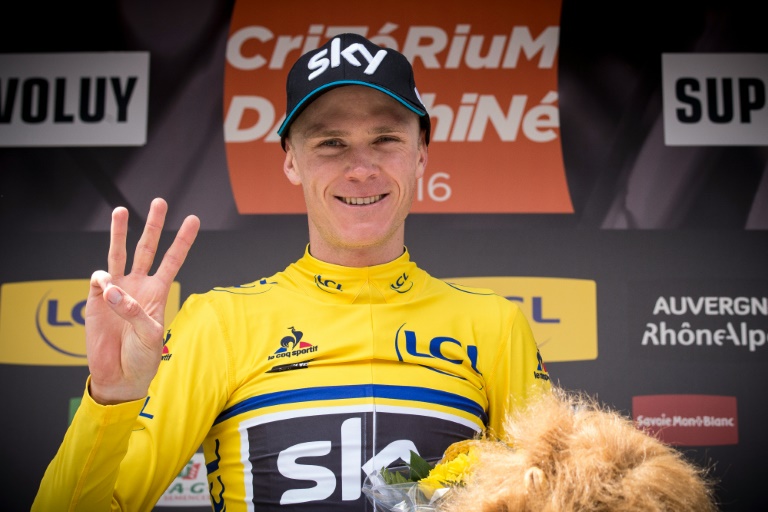 El ciclista británico del Sky Christopher Froome celebra una victoria de etapa en el Critérium del Dauphiné el 12 de junio de 2016 en Superdévoluy, Francia / AFP / Lionel Bonaventure